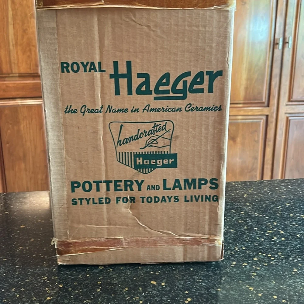 Royal Haeger vintage White Textured Ceramic Vase - Elegant Home Accent